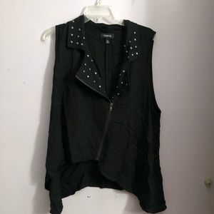 Torrid black zippered vest